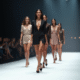 Groupe de mannequins défilant avec élégance sur le podium